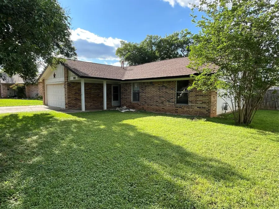 313 Golden Oaks Dr, Georgetown, TX 78628 - Image #2