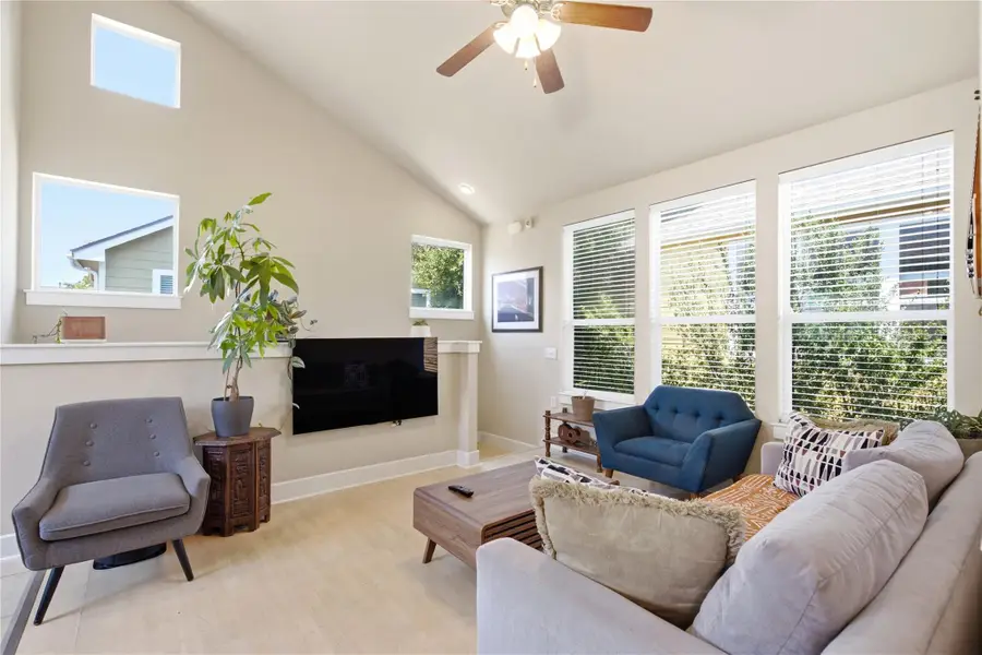 1601 Miriam Ave #213, Austin, TX 78702 - #3