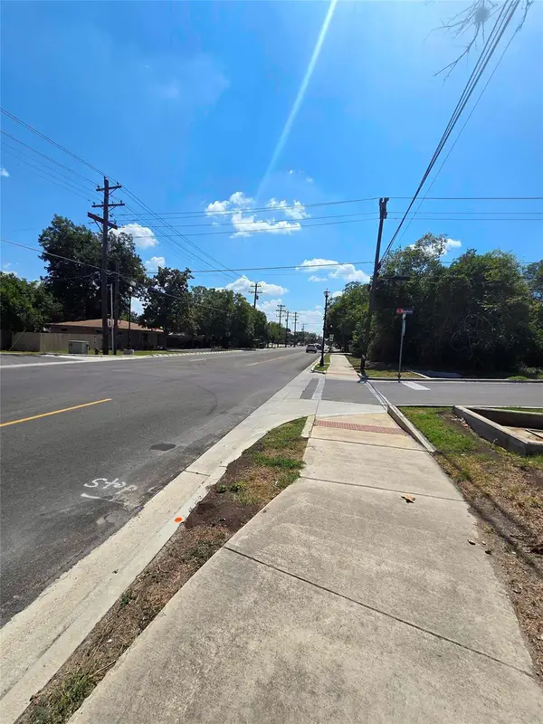 302 Blanco St, Kyle, TX 78640