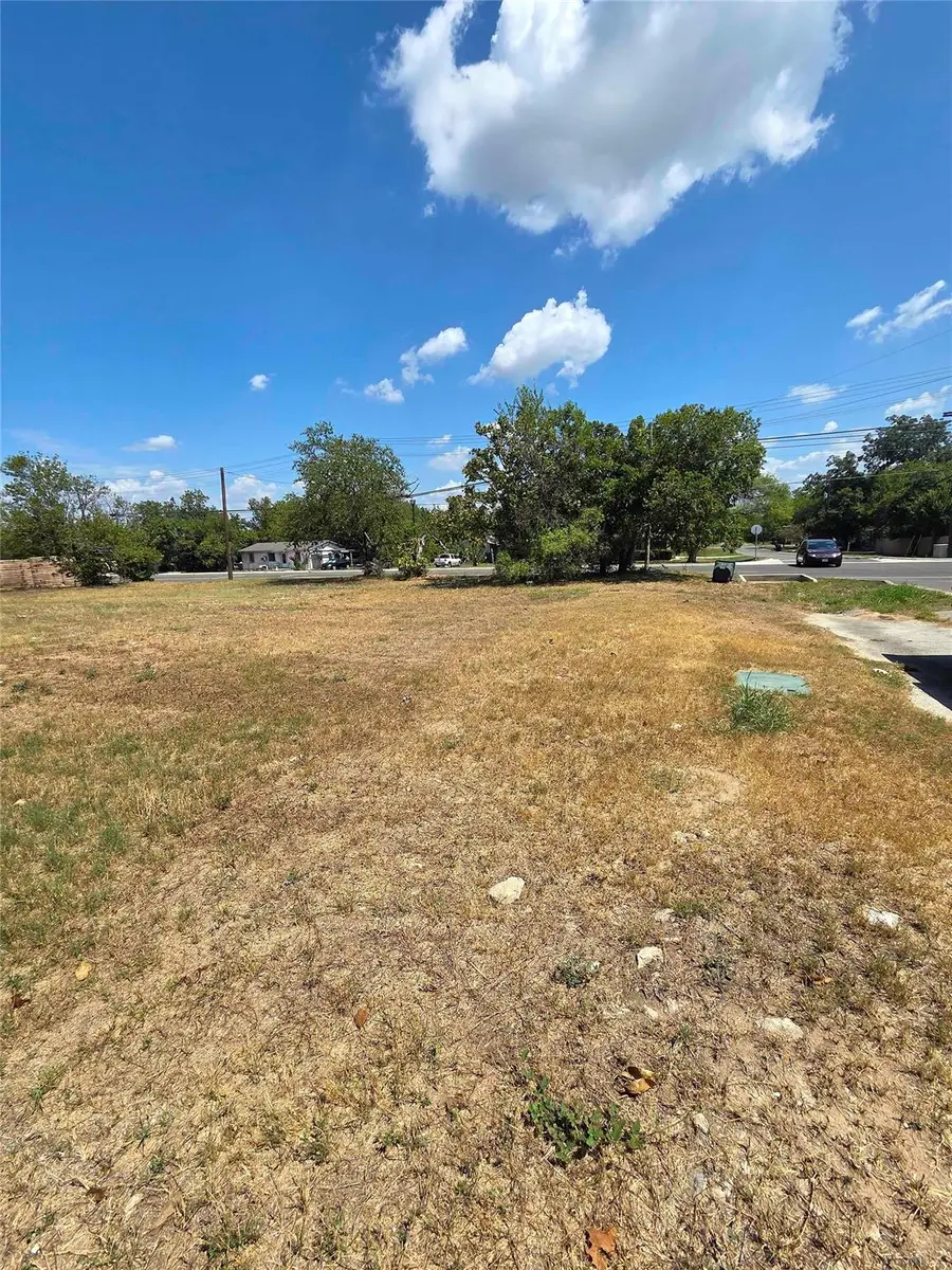 302 Blanco St, Kyle, TX 78640 - #2