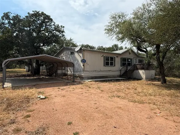 435 Horseshoe Dr, Kingsland, TX 78639