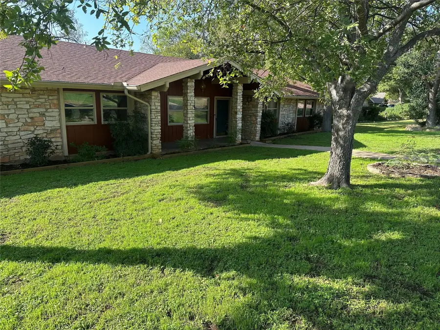 806 Country Club Rd, Georgetown, TX 78628 - #2