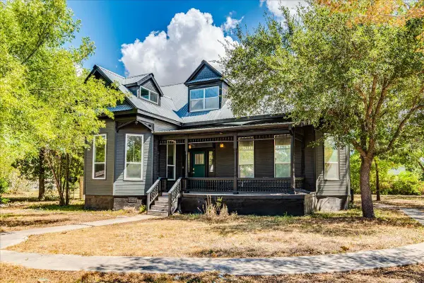 302 N Fm 1660 Highway, Hutto, TX 78634