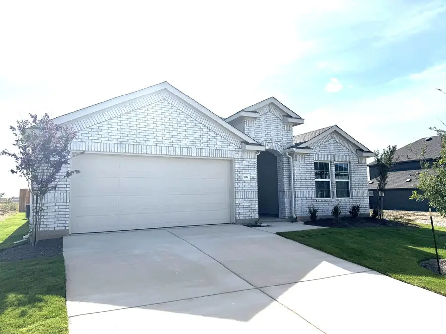 709 Red Wolf Dr, Jarrell, TX 76537 - #2
