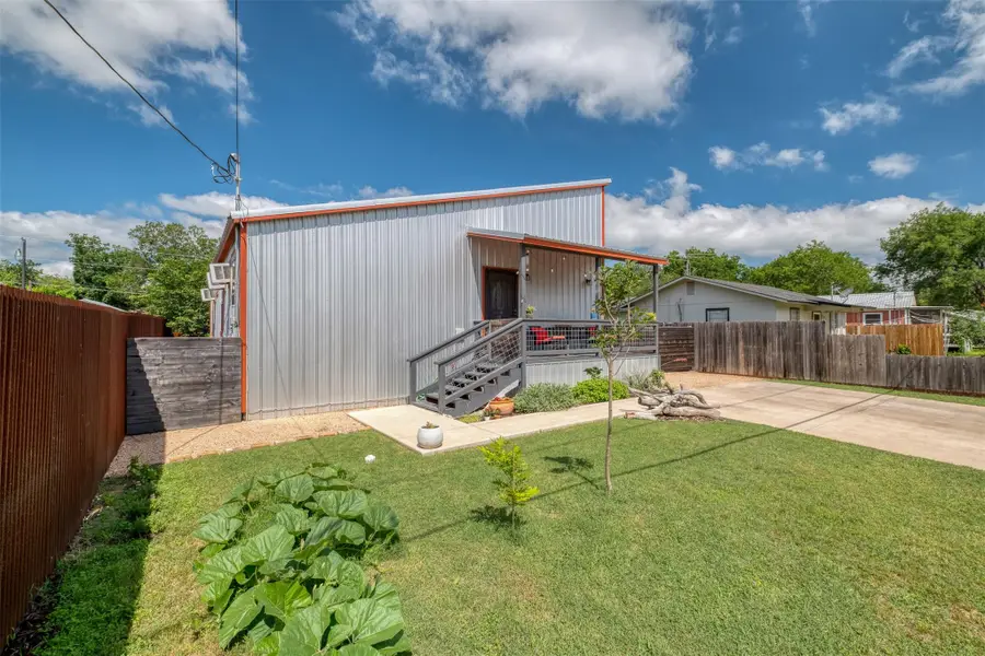 505 San Saba St St, Lockhart, TX 78644 - #2