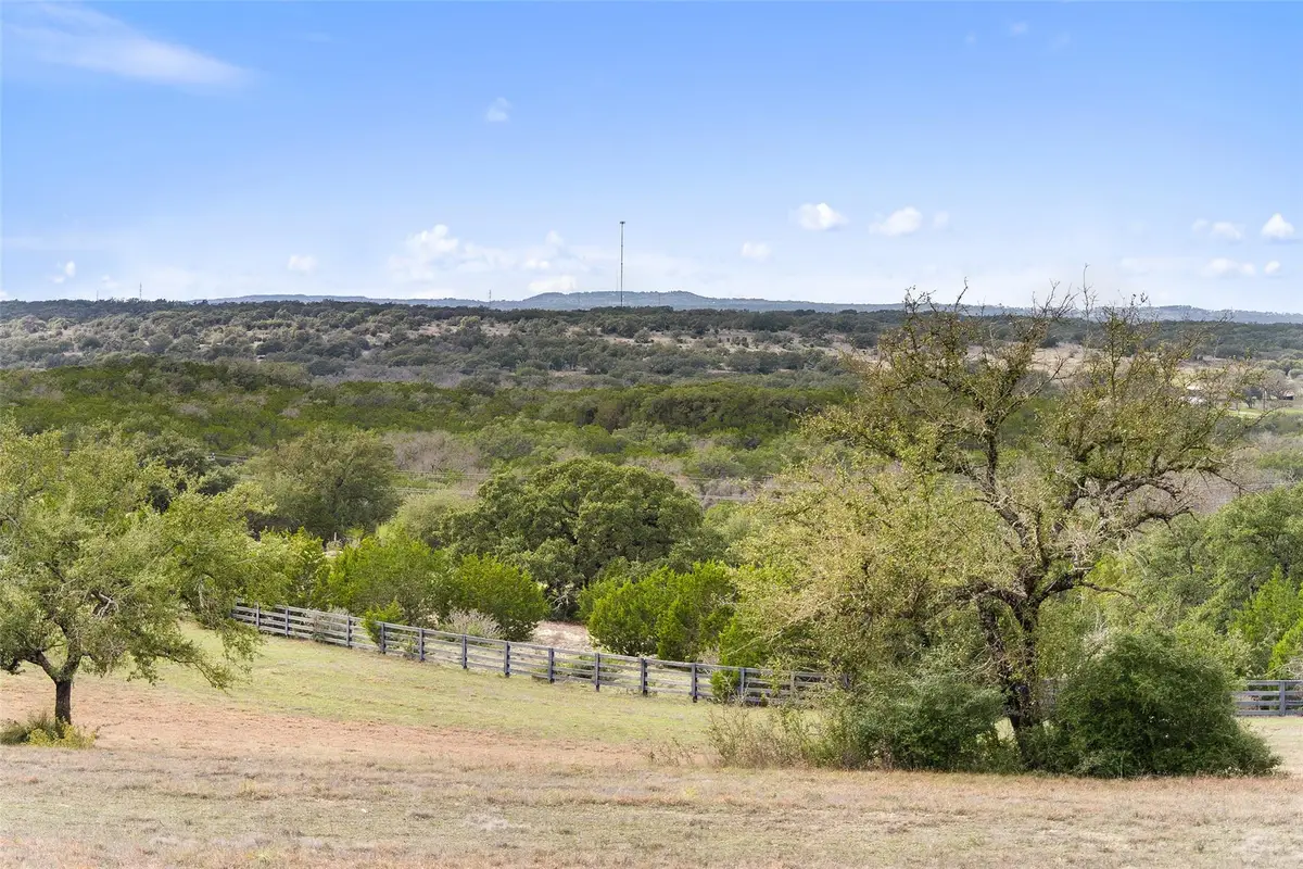 106 Quail Pt, Spicewood, TX 78669 - Image #1
