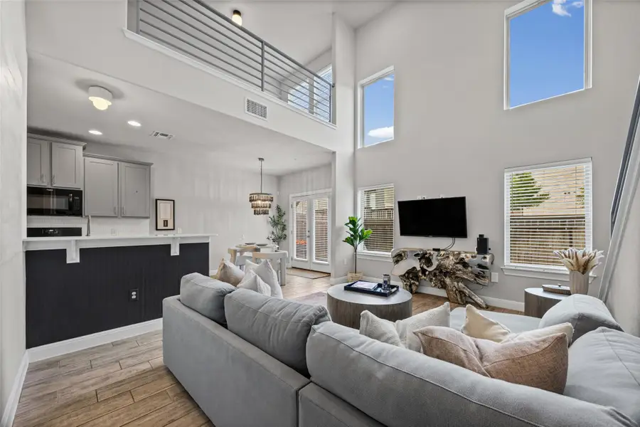 7200 Redding Dr, Austin, TX 78745 - #2