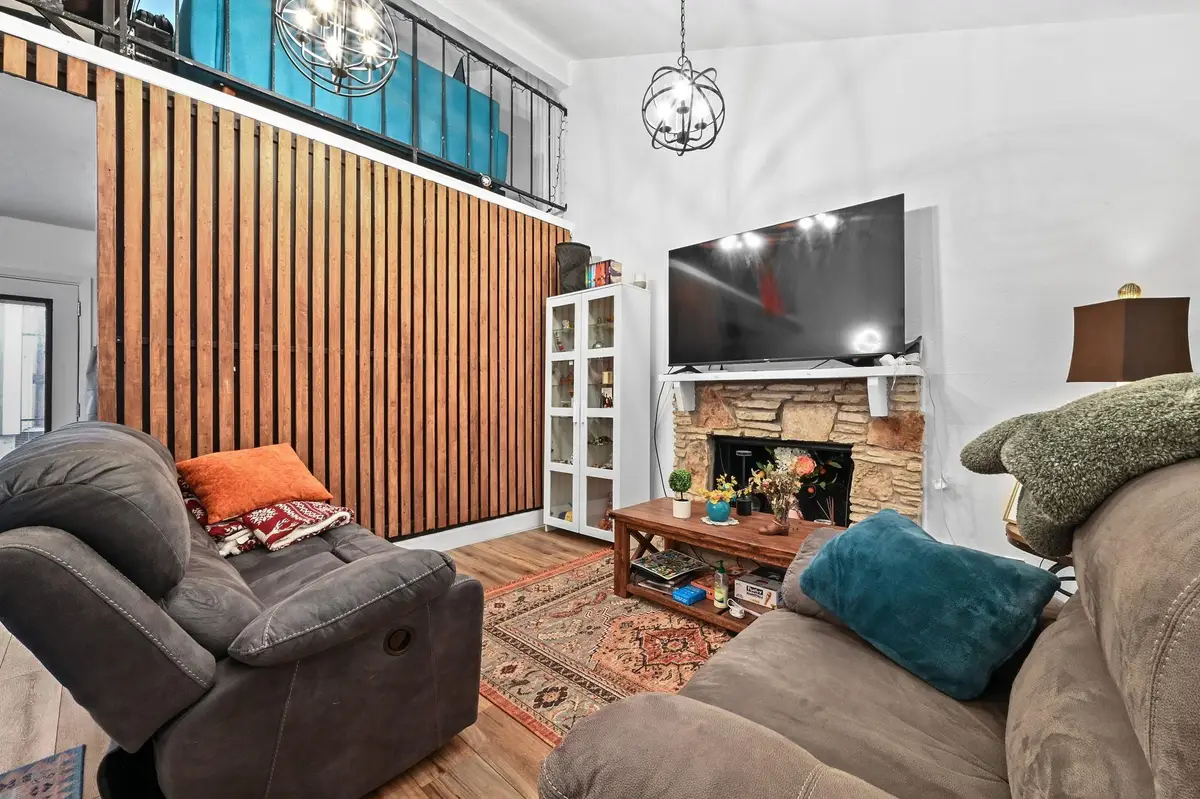 1710 Timberwood Dr, Austin, TX 78741 - Image #1