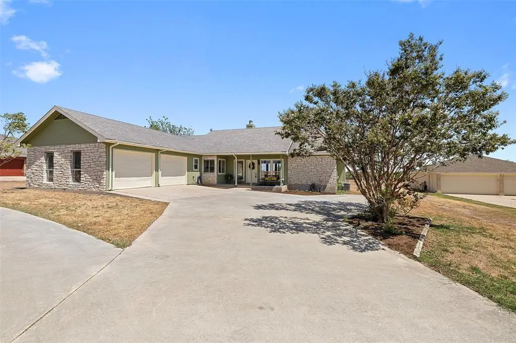 80 Family Cir, Hutto, TX 78634 - #1