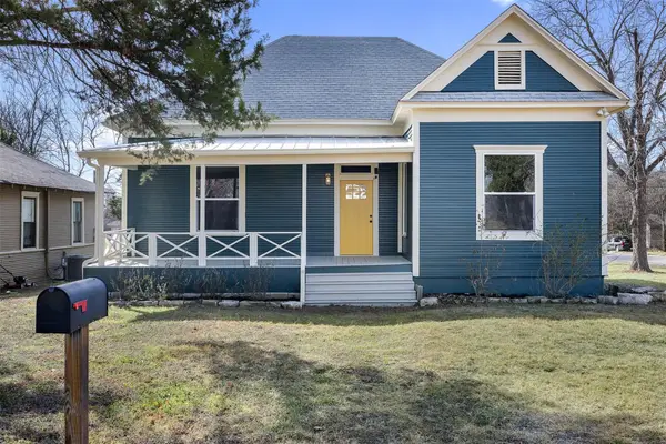 1019 W 4th St, Taylor, TX 76574