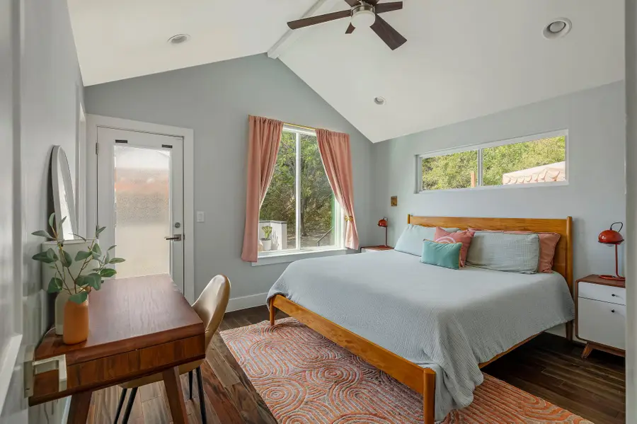 2812 Oak Springs Dr #2, Austin, TX 78702 - Image #3