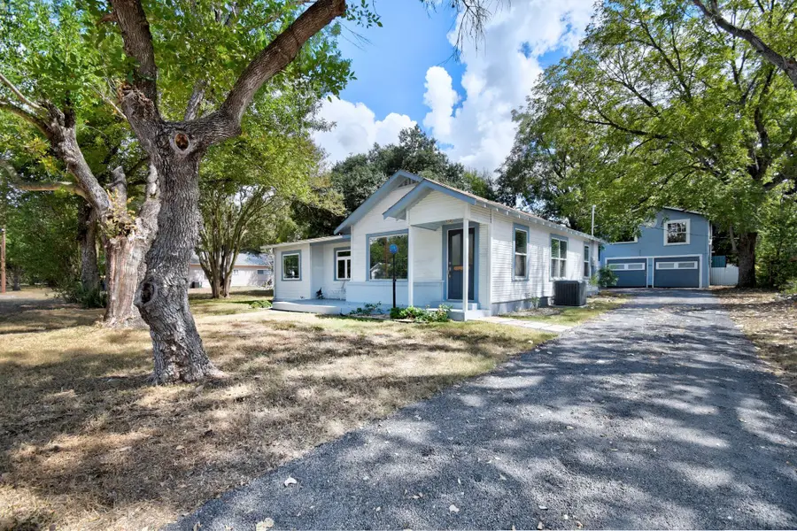 717 S Laurel Ave, Luling, TX 78648 - Image #2