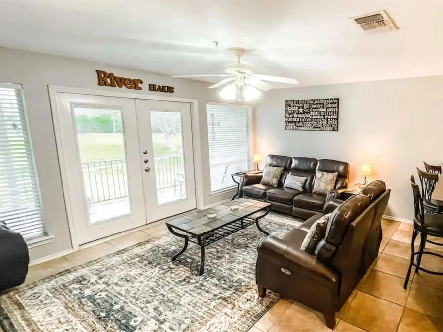 730 E Mather St, New Braunfels, TX 78130 - Image #3