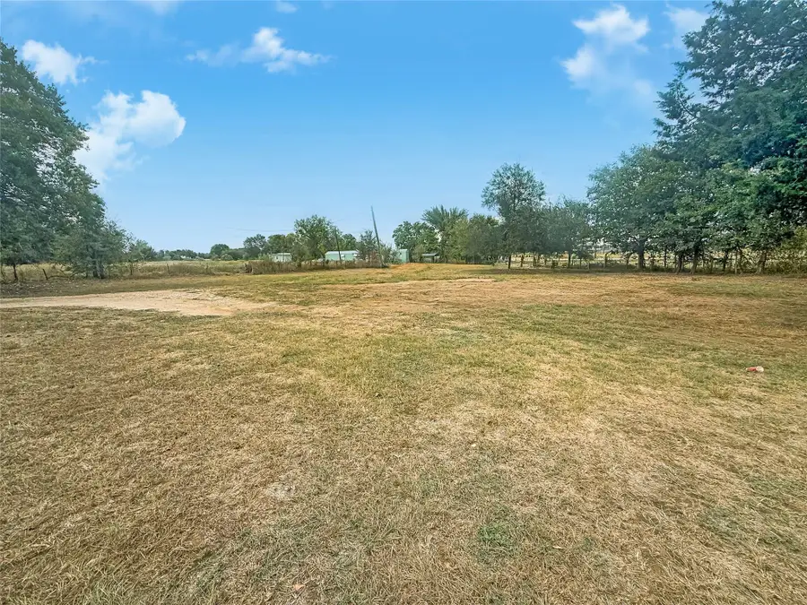 1016 Main St, Lexington, TX 78947 - Image #3