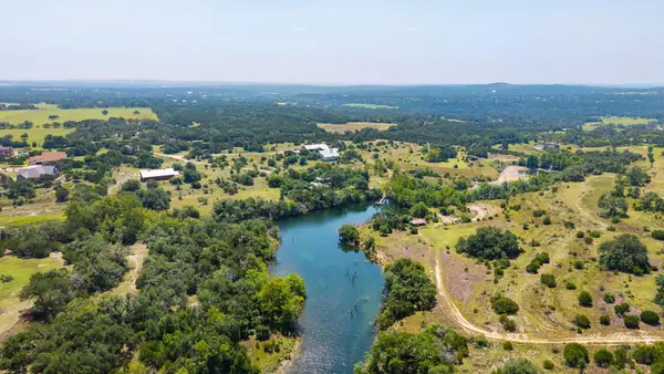 520 Holder Ln, Dripping Springs, TX 78620