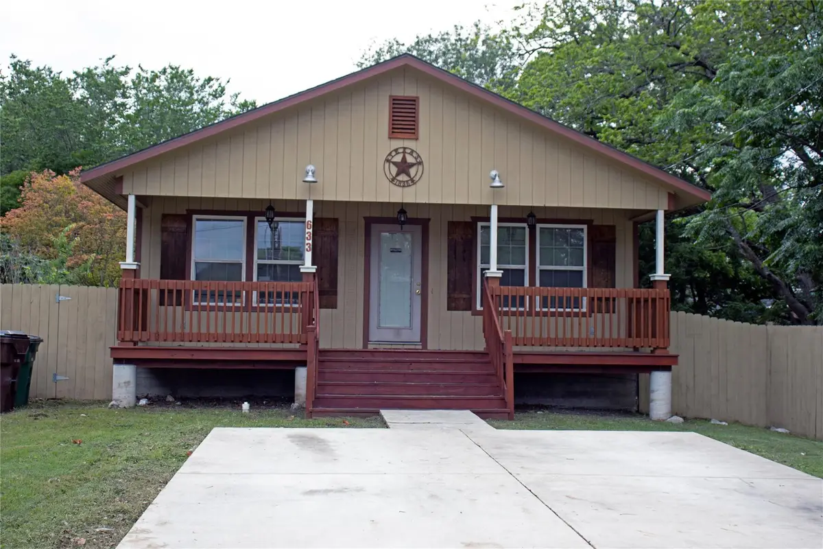 633 S Commerce St, Lockhart, TX 78644 - #1