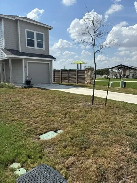 632 Commander Abbott Dr, Jarrell, TX 76537