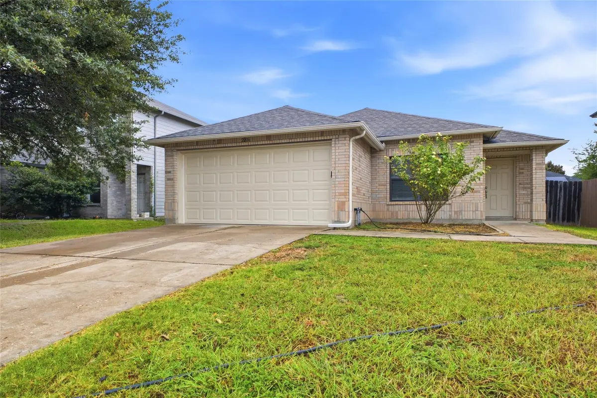 2206 Bluebonnet Dr, Round Rock, TX 78664 - #1