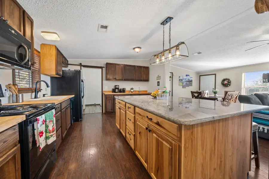 28609 Paradise Manor Dr, Marble Falls, TX 78654 - Image #3