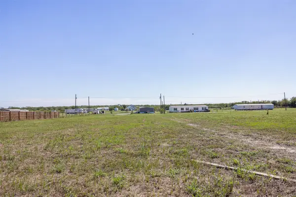 181 Aguila Dr, Lockhart, TX 78644