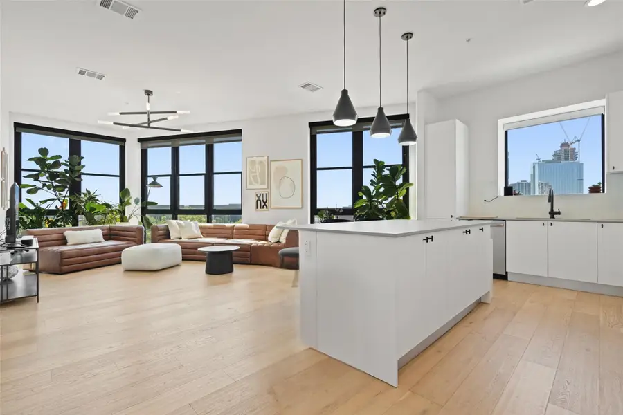 800 Embassy Dr #537, Austin, TX 78702 - Image #2