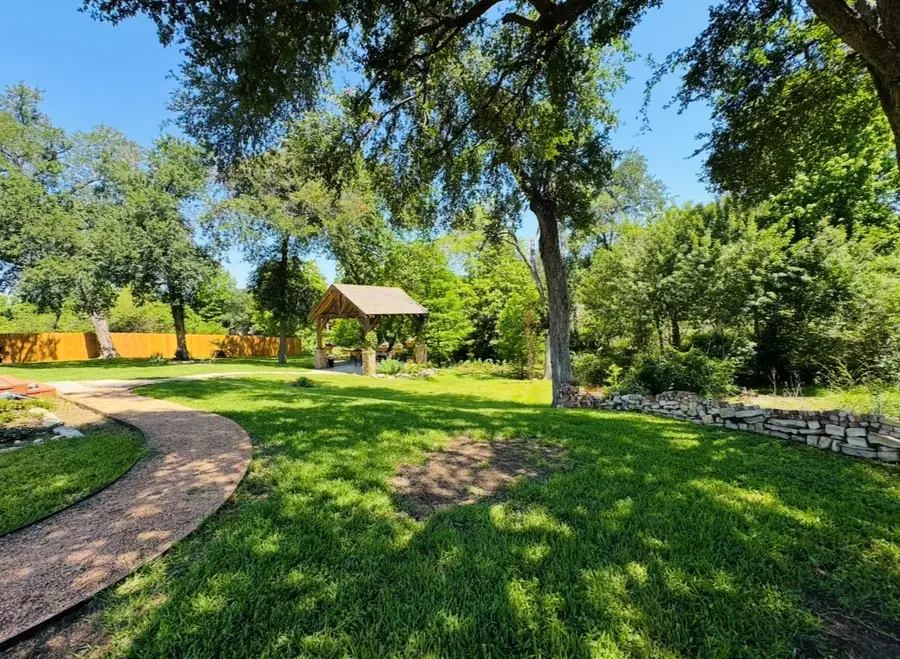 203 E 11th St, Elgin, TX 78621 - #2