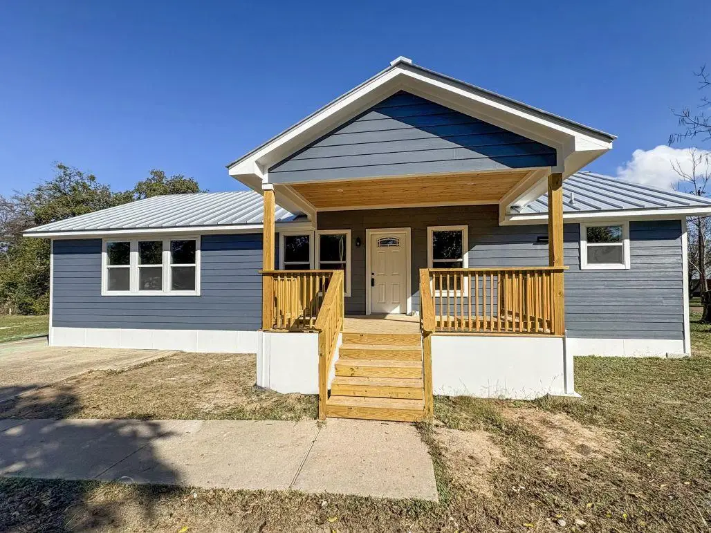 1902 N Fannin Ave, Cameron, TX 76520 - #1