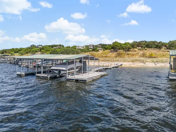 316 Lakefront Dr, Point Venture, TX 78645