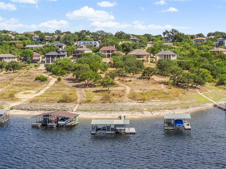 316 Lakefront Dr, Point Venture, TX 78645 - Image #2
