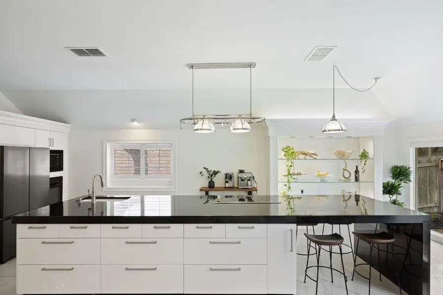 2200 Cliffs Edge Dr, Austin, TX 78733 - #2