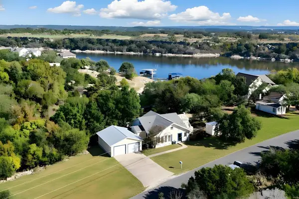 1025 Lake Shore Dr, Spicewood, TX 78669
