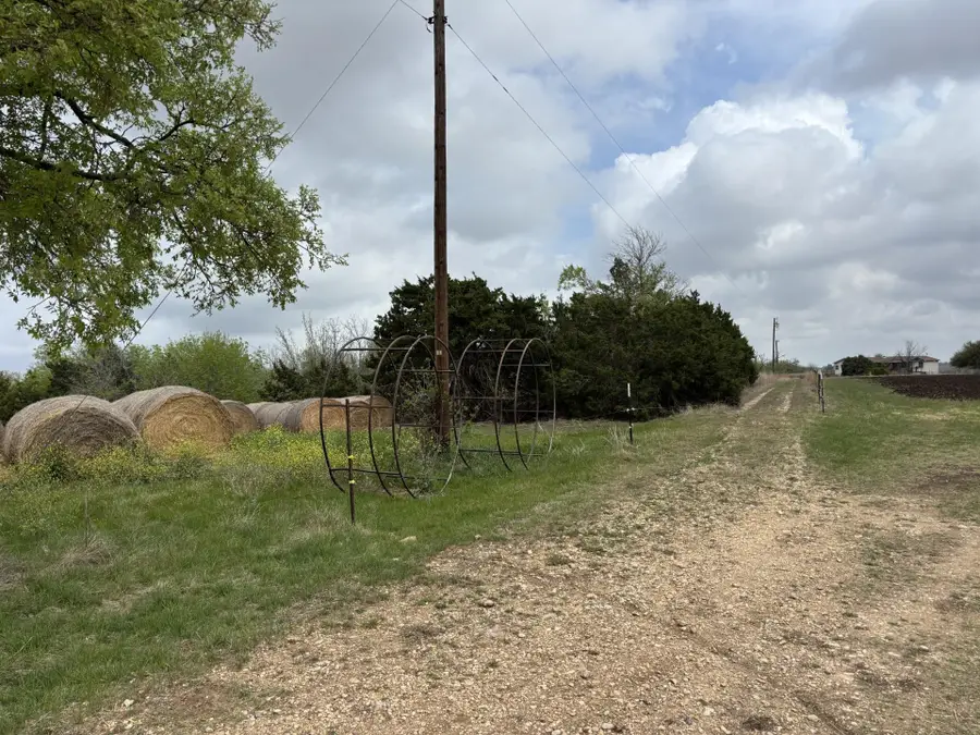 1420 NE County Road 373, Taylor, TX 76574 - Image #2