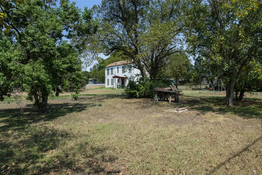 650 S Main St, Giddings, TX 78942 - #2