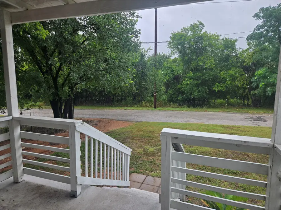1104 N Hackberry St, Lampasas, TX 76550 - #3
