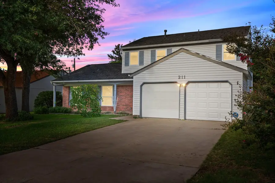 211 Woodmont Dr, Georgetown, TX 78628 - Image #2