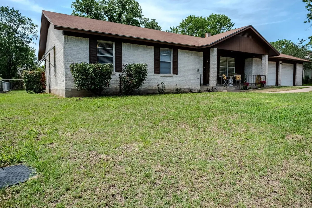 210 Loesch Dr, Elgin, TX 78621 - #1