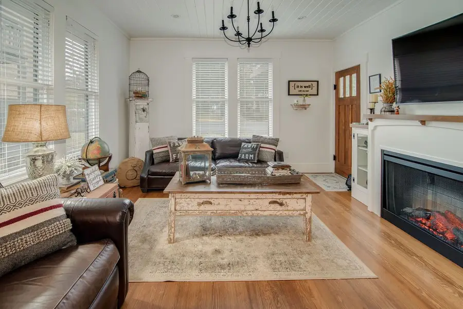 113 W Creek St, Fredericksburg, TX 78624 - Image #3