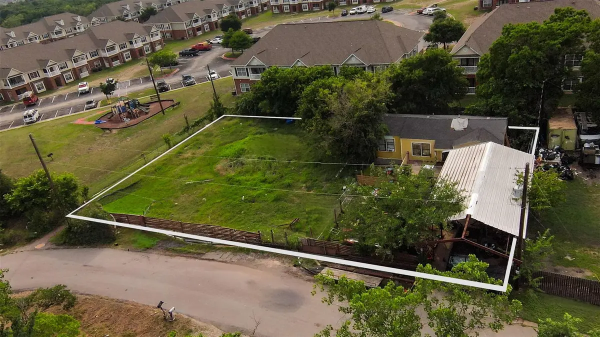 8010 N Lake Dr, Austin, TX 78724 - Image #1