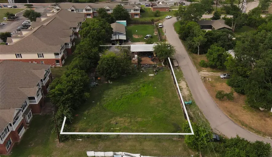 8010 N Lake Dr, Austin, TX 78724 - Image #2