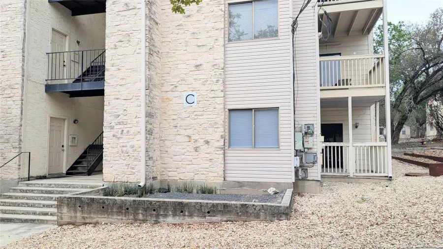 1013 Chestnut St #C2, San Marcos, TX 78666 - #2