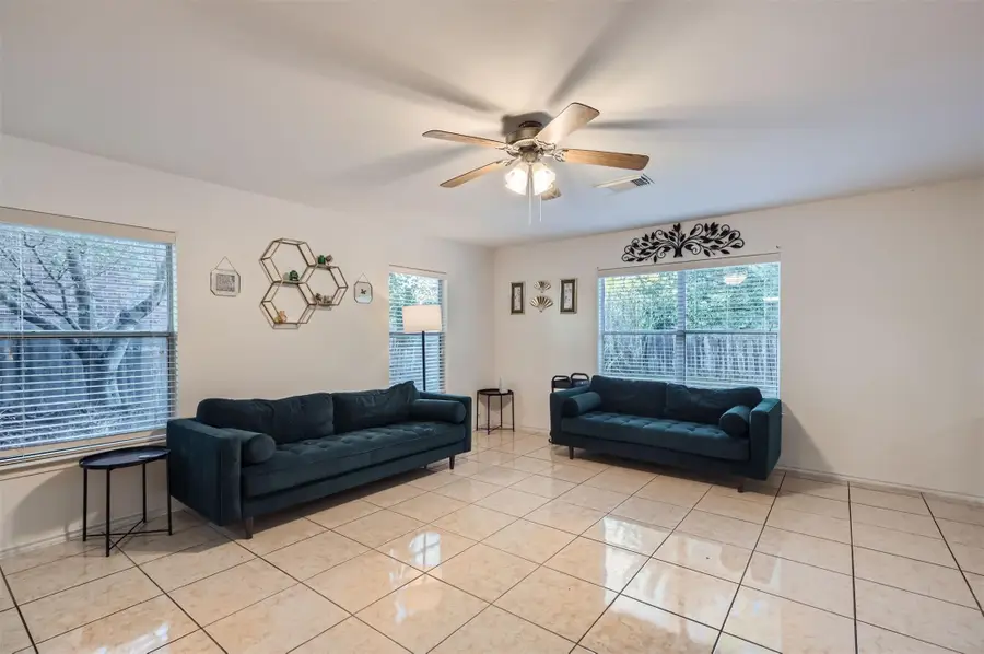 1049 Stone Trl, New Braunfels, TX 78130 - #3