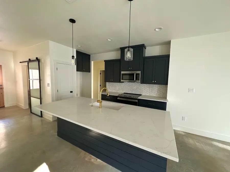 111 E Kamoi Ct, Bastrop, TX 78602 - #2