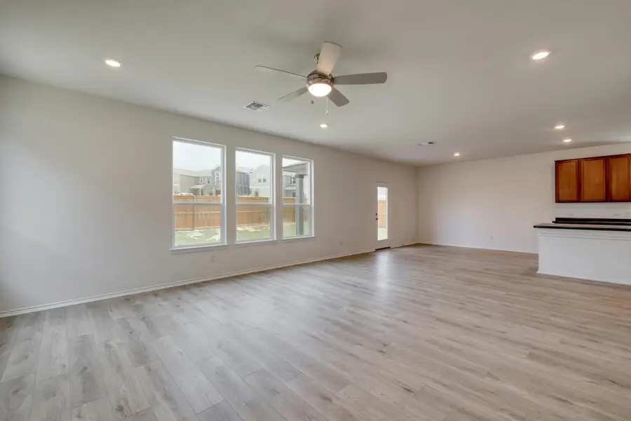 800 Yellow Ribbon Trl, Jarrell, TX 76537 - #3