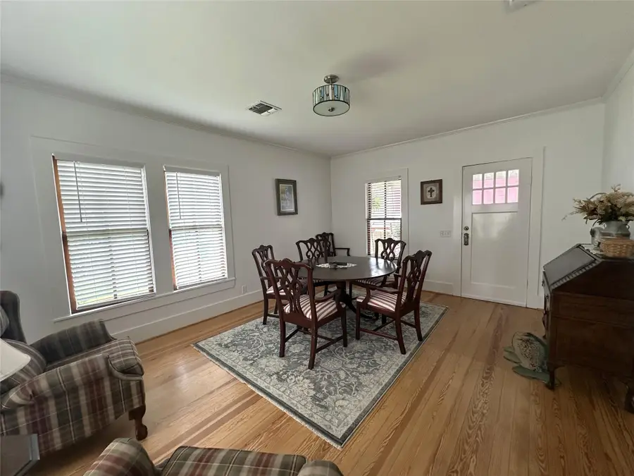 129 E Crockett St, La Grange, TX 78945 - Image #3