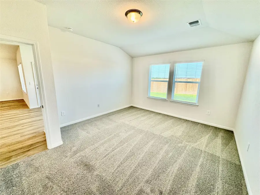 5016 Hazelnut Ln, Del Valle, TX 78617 - Image #3