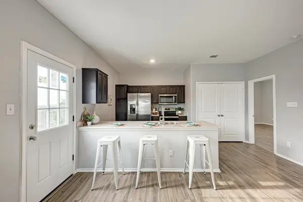 129 Vulcan Dr, Jarrell, TX 76537