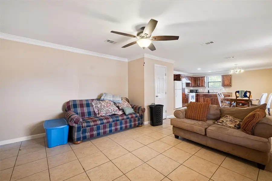 300 Walker St, Smithville, TX 78957 - Image #3