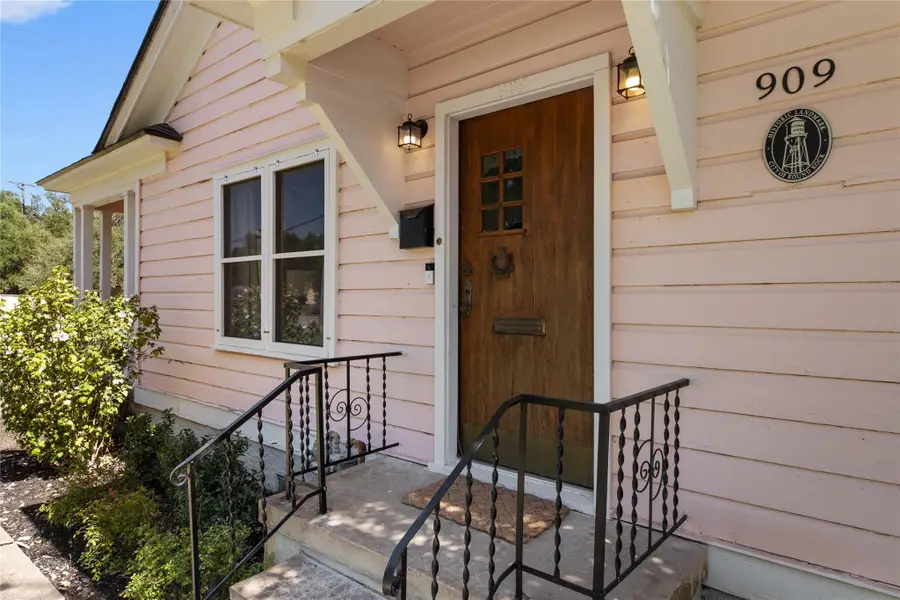 909 E Liberty Ave, Round Rock, TX 78664 - #3
