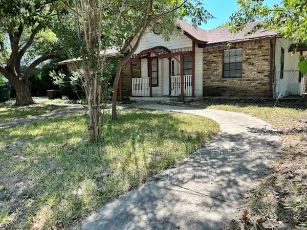 1128 Field St, San Marcos, TX 78666