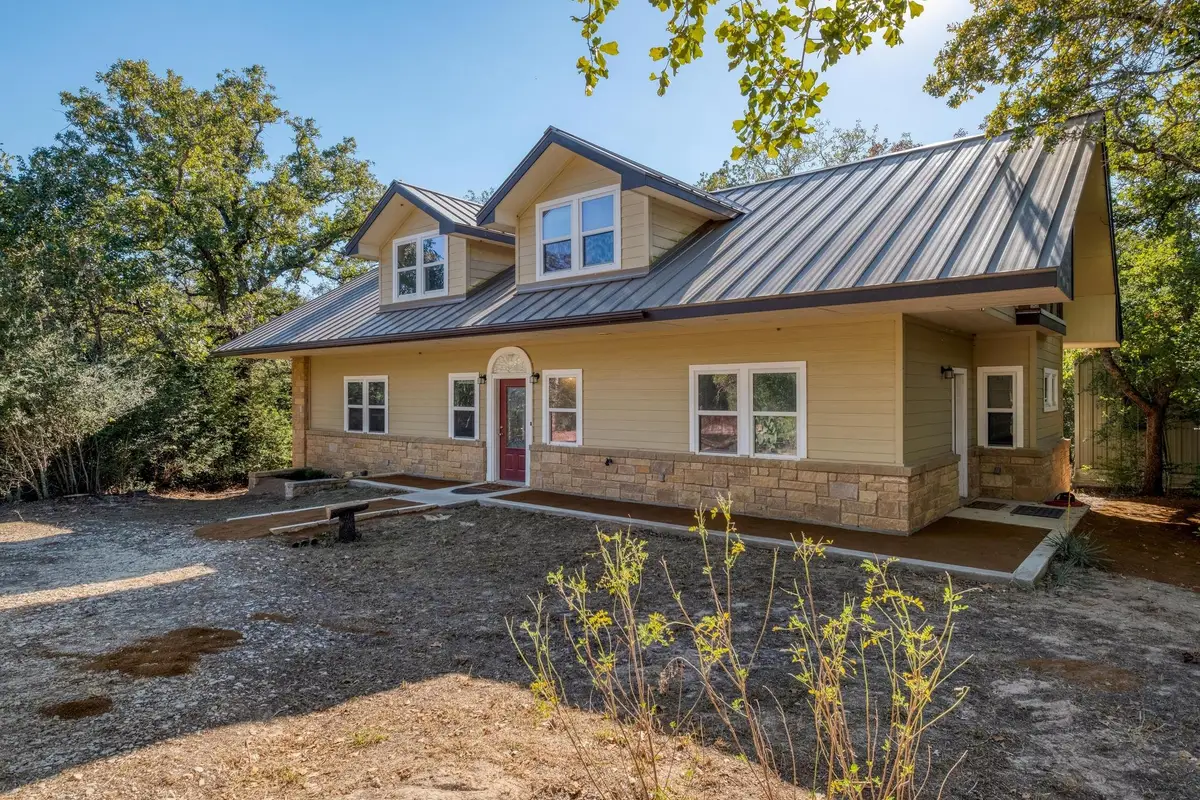 123 Bowie Trl, Luling, TX 78648 - #1